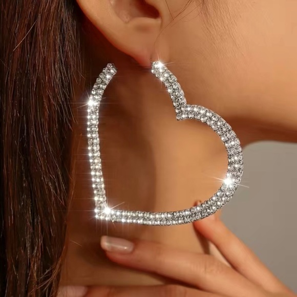 Exaggerated Big Heart Rhinestone Hoop Earrings - Picture 2 of 3